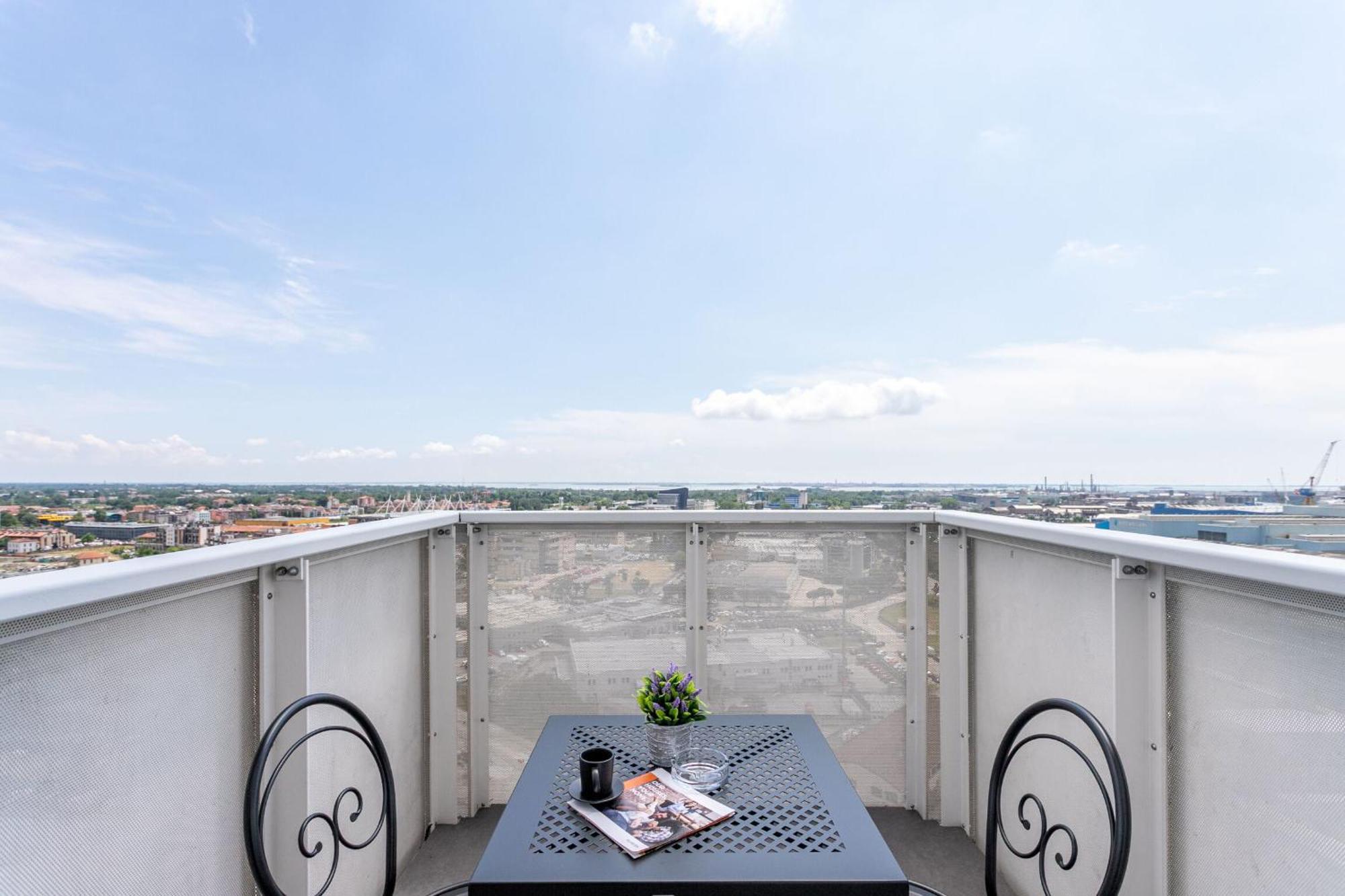 Htm Venice Suite By Halldis Местре Экстерьер фото