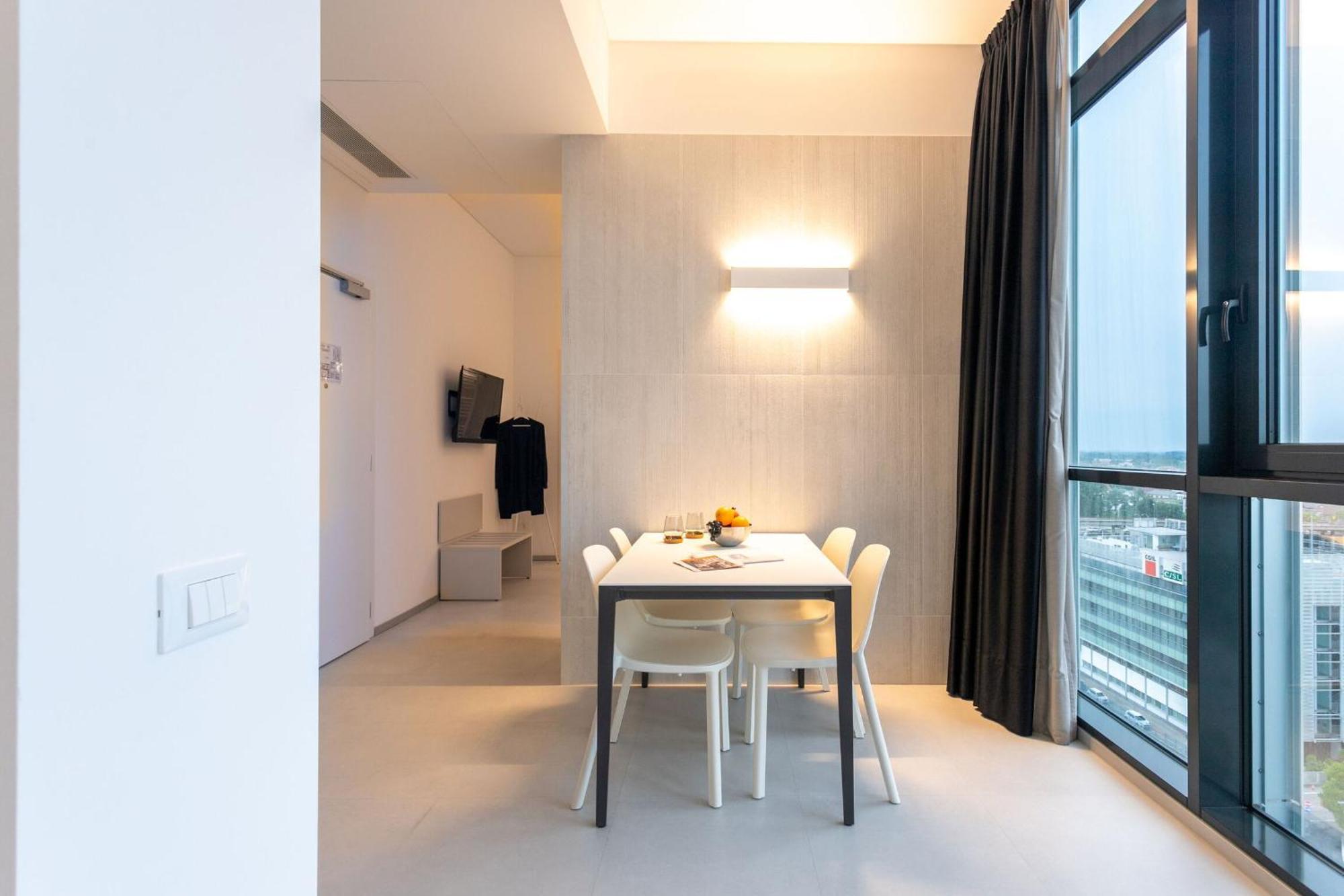 Htm Venice Suite By Halldis Местре Экстерьер фото