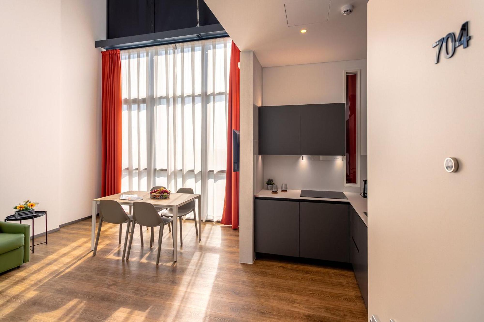 Htm Venice Suite By Halldis Местре Экстерьер фото